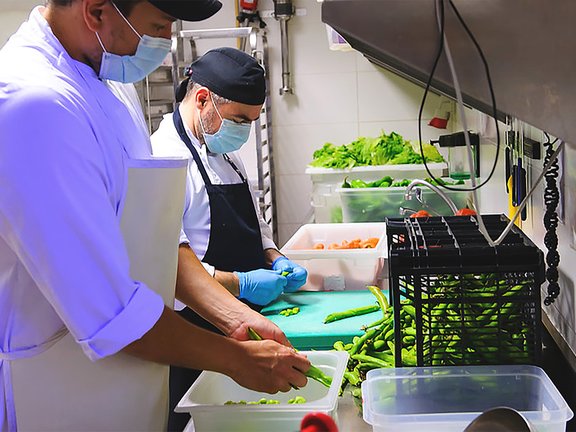 Trabalhadores da cozinha de Orona Ideo