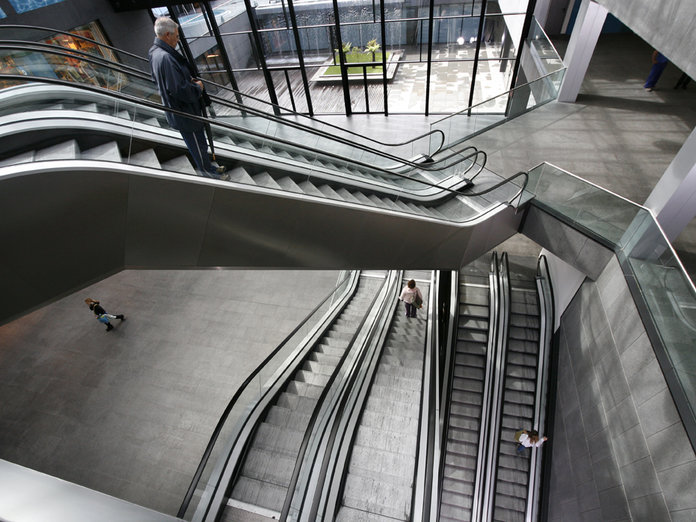 Escalier mécanique dans un marché